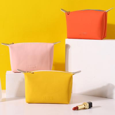 China Fashion Fashion Dumpling Shape Large Capacity Portable Sheer PU Leather Waterproof Makeup Cosmetic Bag Custom Logo for sale