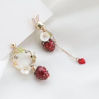 China Hot Selling KOMI Rabbit Accessories Strawberry Romantic Cute Asymmetric Chain Geometric Tassel Earrings for sale