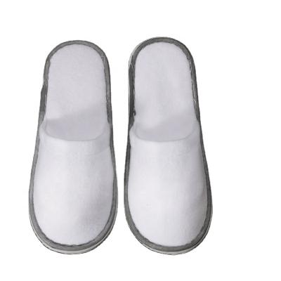 China Custom Logo Hotel Bathroom Slipper And Hotel Amenities Disposable Hotel Room Supplies Custom Toiletries Amenities Kit for sale