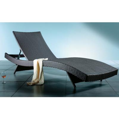 China Eco-friendly Cheap Outdoor Wicker Pool Bed Sun Furniture Garden Furniture Sun Couch Chair Patio for sale