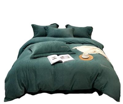 China Disposable Winter Fleece Home Thermal Bedding 4 Pieces Set With Duvet Cover, Sheet And 2 Pillowcases Green for sale