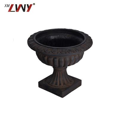 China Classic Standing Resin Flower Pot Decoration Garden Planter for sale