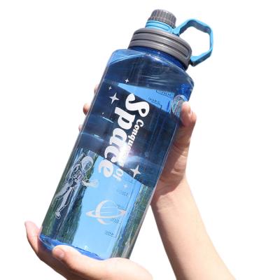 China Creative Simple Super Space Cup Plastic Large Capacity Fashion Grip Handle Sports Water Bottle Outdoor Cup for sale