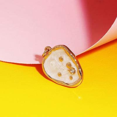 China Trendy Fashion Gold Plated Ivory White Pendants 2021 New Trendy Rhinestone Strawberry Zinc Alloy Epoxy Pendants For Women Gifts for sale