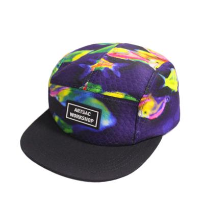 China Custom Flap Brim Embroidered Snapback Cap 5 Panel Pantone Color for sale