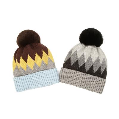 Κίνα Χαριτωμένο πολυ SGS χρώματος Pom Pom Beanie γουνών χειμερινού για άνδρες και για γυναίκες Faux εγκεκριμένο προς πώληση