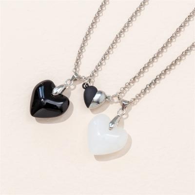 China Romantic Lovers Love Natural Stone Pairs Pendant Necklace Magnetic Attraction Crystal Quartz Pendant Necklace Jewelry for sale