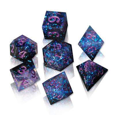 China DND Games Newcomer DND Dice Set Resin Polished Resin Polished Glitter Polyhedral Large Sharp Edge Fitness Colored Dice for sale