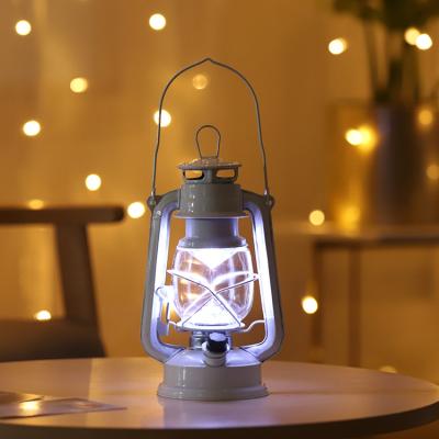 China Residential Battery LED Christmas Iron Night Light Outdoor Kerosene Lamp For Decoration for sale