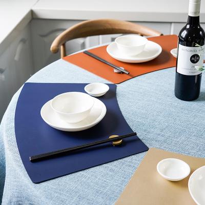 China Factory Viable Customization PU Place Mat Protector Elegant Leather Dining Table Heat Insulation Placemat for sale