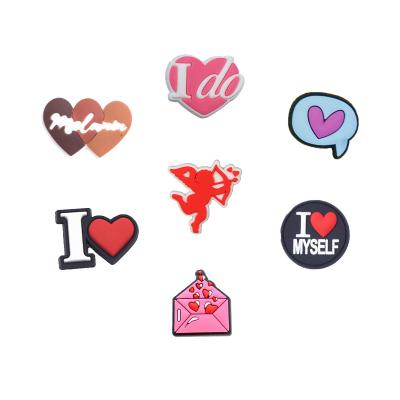 China Hot Clog Charm Wholesale Love Theme Shoe Charm - Custom PVC Soft Rubber Heart Croc Charms Bulk Seller for sale