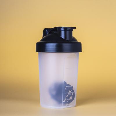 China Wholesale Gym Bpa Free Modern Custom Logo Protein Shake Water Plastic Cup With Ball Customized Logo for sale