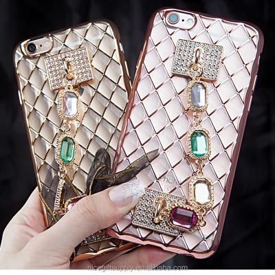 China Silicon Personalized Diamond Set Mobile Phone Case Creative Gem Bracelet Luxury Phone Case For Iphone for sale