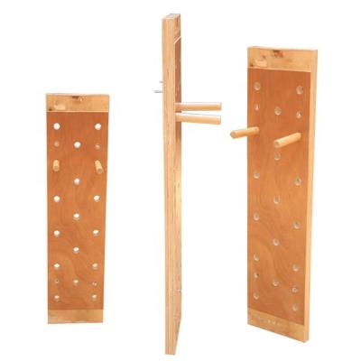 Cina Forma fisica fissata al muro all'ingrosso Crossfit Peg Board Wall For Sale rampicante di legno in vendita