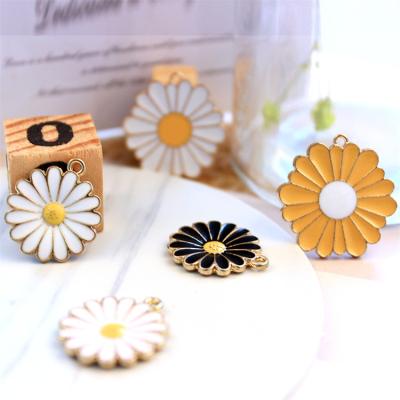 China 2022 Cute Daisy Flower Metal Enamel Charms DIY Charms For Bracelets Jewelry Making Bulk for sale