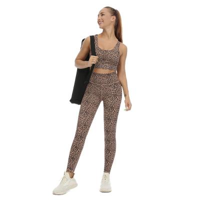 China Cheetah Suit New Products Women Sportswear Breathable Gym Set Suit Seamless Zipper Yoga Long Sleeve Set for sale