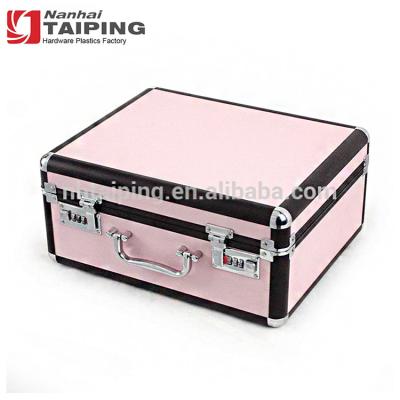 China Portable Professional Large Space Single Pink Makeup Case With Lamp for sale