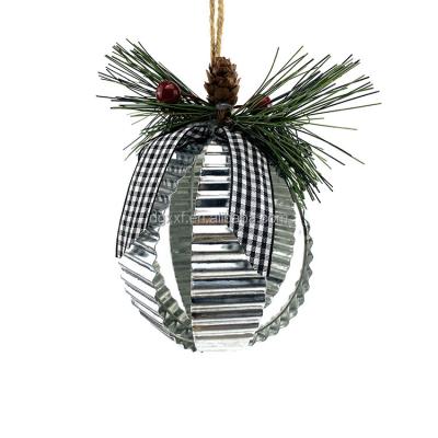 China Trend and Creativity Colorful Christmas Tree Ball Baubles Christmas Party Garden Christmas Decoration Supplies Metal Ball Ornaments for sale