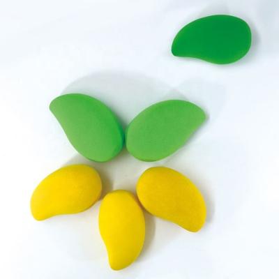 China Makes Apply Makeup New Arrival 2021 Factory Direct Wholesale Summer Mango Shape Beauty Egg Makeup Sponge Yellow Green Puff Cosmetics for sale