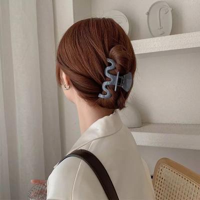 China Korean sweet geometric m-shaped sling hair clip solid color temperament fashion girl fashion girl women elegant hair claw clips for sale