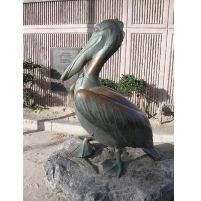 China Life Size Outdoor Art Sculpture Flying Bird Bronze Pelican Metal From Europe Safari Bronzo Animale Giardino Statue for sale