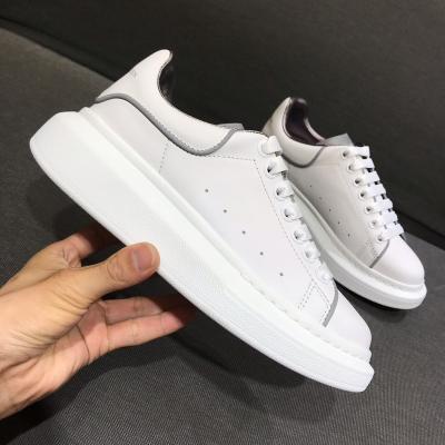 China Cushioning Queen Mc Designer Brand Non-slip and Wear-resistant Men's and Women's Common White Shoes Brand Women's Casual Shoes for sale