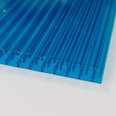 Cina 2.1m*5.8m spessore 10mm Blu Policarbonato foglio di nido di miele Un materiale versatile e ad alte prestazioni per le vostre esigenze strutturali e decorative in vendita