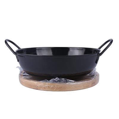 China Sustainable Black Round 20cm Double Handle Pan With Wooden Tray Mini Wok 20cm for sale