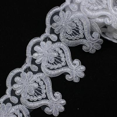 China Cheap Viable Hot White Single Border Factory Sale Embroidery Narrow Tulle Lace Floral Trim for sale