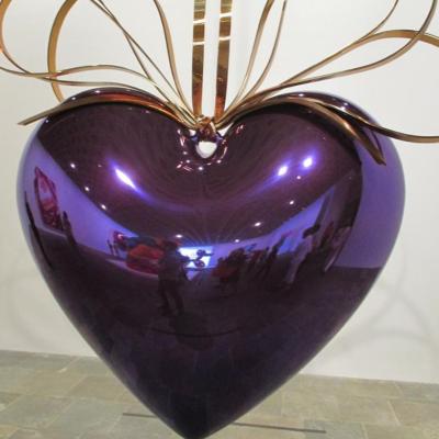 China Wholesale Famous Europe Artists Modern Fiberglass Heart Hanging Sculpture For Shopping Mall for sale