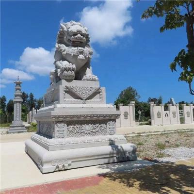 China Modern Hot Selling Marble Carved Leaping Lion Statue Garden Animal Stone Sculpture With High Quality for sale