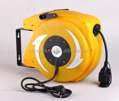 China Industrial Equipment Automatic Retractable Cable Reel With Germany Water Resistance Plug for sale