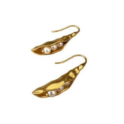 China Vintage Gold Brass Metal Ring Pea Pod Freshwat Pearl Earring for sale