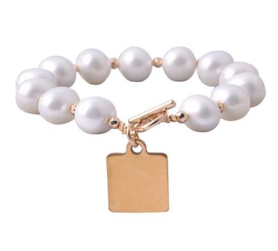 China \ Pearl Engraved Bracelet Shell Pearl Stretch Logo Freshwater Bracelet Monogrammed White Pearl Bracelet For Women for sale