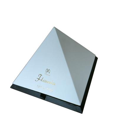 中国 2020 New Style Nice Design Pyramid Mold Handmade Pyramid Shaped Carton Box 販売のため