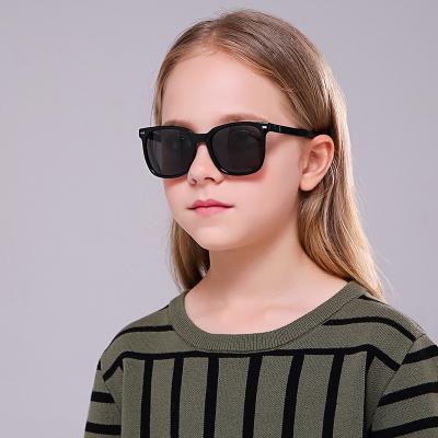 China Fashion Sunglasses Tpee Frame Materials Classic Black Kids Sports Sunglasses for sale