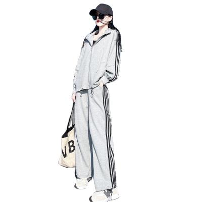 China Breathable Loose Set Women Sportswear 2 Pcs Long Sleeve Tops Jogger Pants 2022 Striped Hooded Women Tracksuit Sets for sale