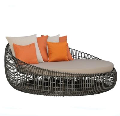 China Modern Hot Selling Outdoor Daybed Patio Rattan Sun Bed Wicker Around Folding Bed With Canopy Beach Folding Bed Beach Daybed for sale