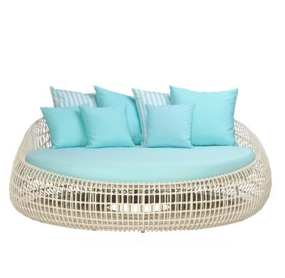 China Modern High Quality Outdoor Sun Bed Sofa Garden Rope Beach Rattan Daybed Platform Sofa Chair for sale