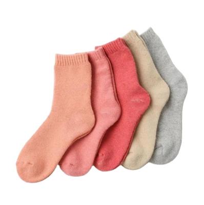 China Winter Women's Sports Shoes Plush Woolen Warm Women's Socks Lovely Soft Warm Socks for sale