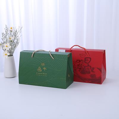 China Wholesale Recyclable Luxury Custom Printing Logo Gift Craft Paper Box Handle Box Packaging for sale