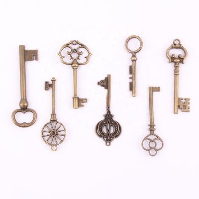 China Vintage Steampunk Craft Necklace Large Antique Keys Charm Popular Key Accessories 7 Different Styles Pendants for sale