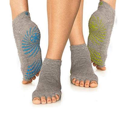 China Custom Breathable Anti Slip QUICK DRY Pilates 5 Toe Socks Custom Design Five Finger Sports Yoga Socks for sale