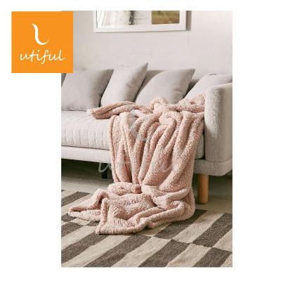 China 100% Hot Sale PASSIONATE 130x150cm Solid Polyester Sherpa Fleece Blanket for sale