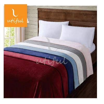 China Hot Selling 130x150cm PASSIONATE 100% Polyester Flannel Fleece Solid Blankets for sale