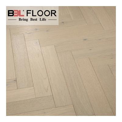 China Traditional Jiangsu Barrel FSC Certificated 12mm Solid Oak Wood Herringbone Construction Flooring for sale