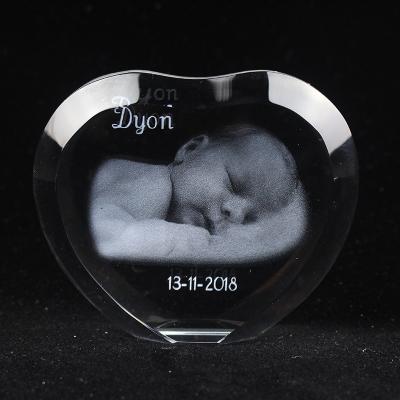 China Original Europe Baby Shower Gifts For Guests Crystal Heart With 3d Laser Engraved Custom for sale