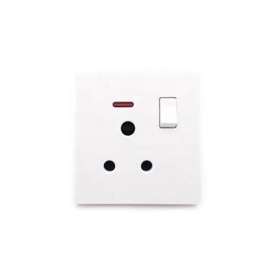 China Well-known fashion PC plate white South Africa 3pin 15A wall socket switch British standard manufacturer for sale