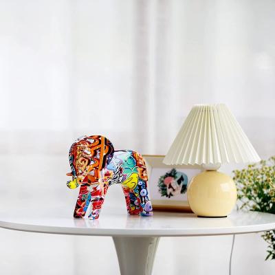 China Simple Creative Room Graffiti Art Geometry Elephant Folk Decorations Delight Wine Cabinet Desk Decorations Resin Opens Home Pit for sale