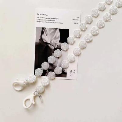 China New Small White Flower Acrylic Lanyard Mask Chain Eyeglasses Chain for sale